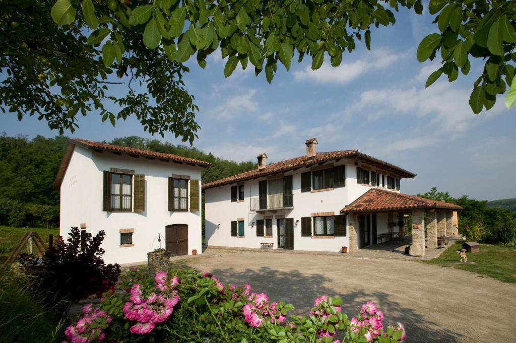 Cascina Il Ginepro Pension Sinio Buitenkant foto